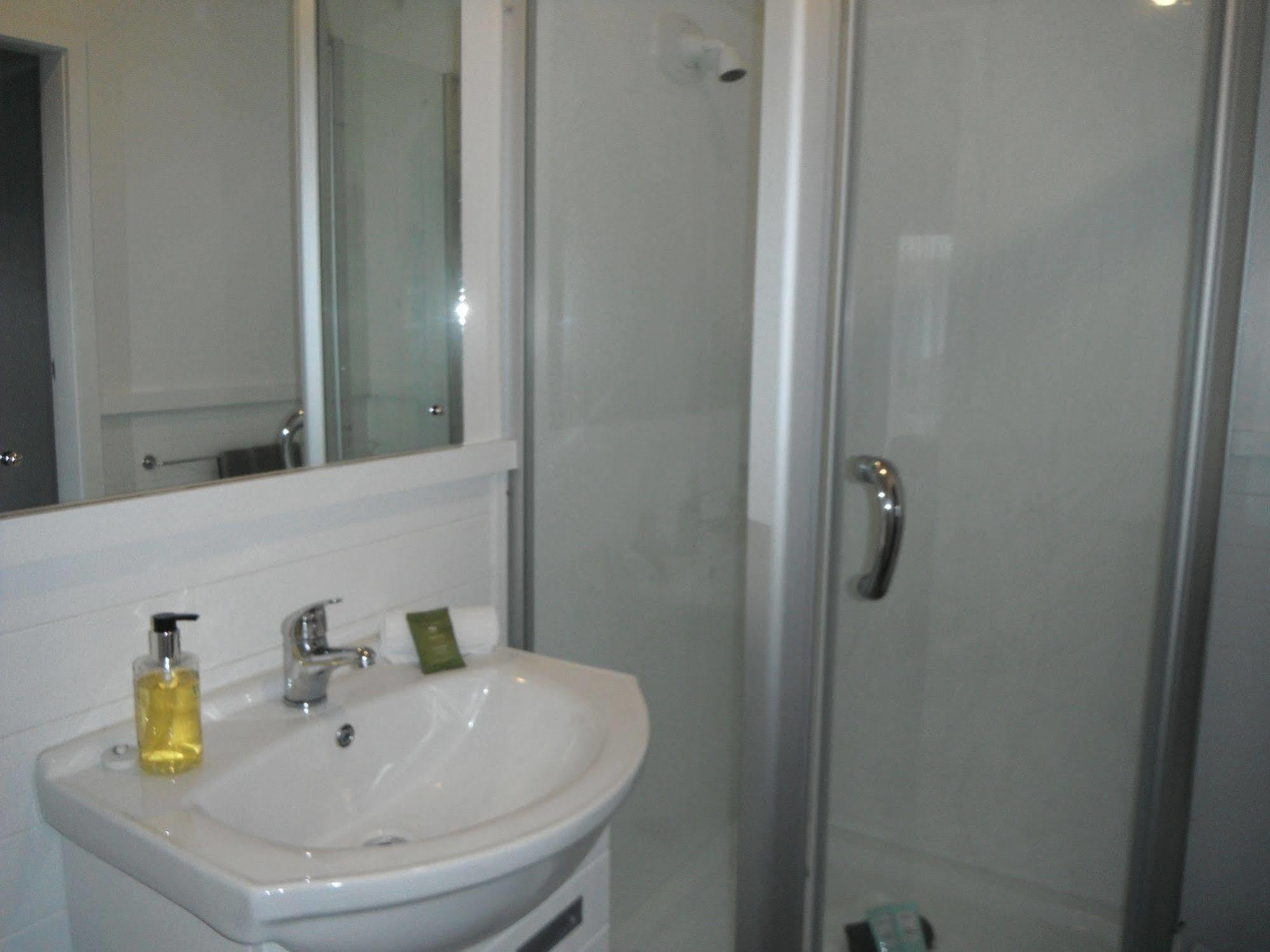 High Street Living Motel Picton Bagian luar foto